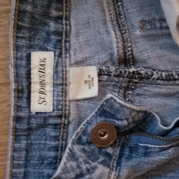 St.John's Bay shorts - Picture 3 of 3